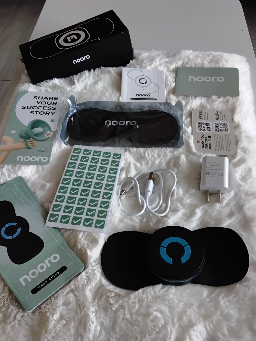 Black Electronic Muscle Stimulator - Compact Therapy Device - Picture 4 of 7